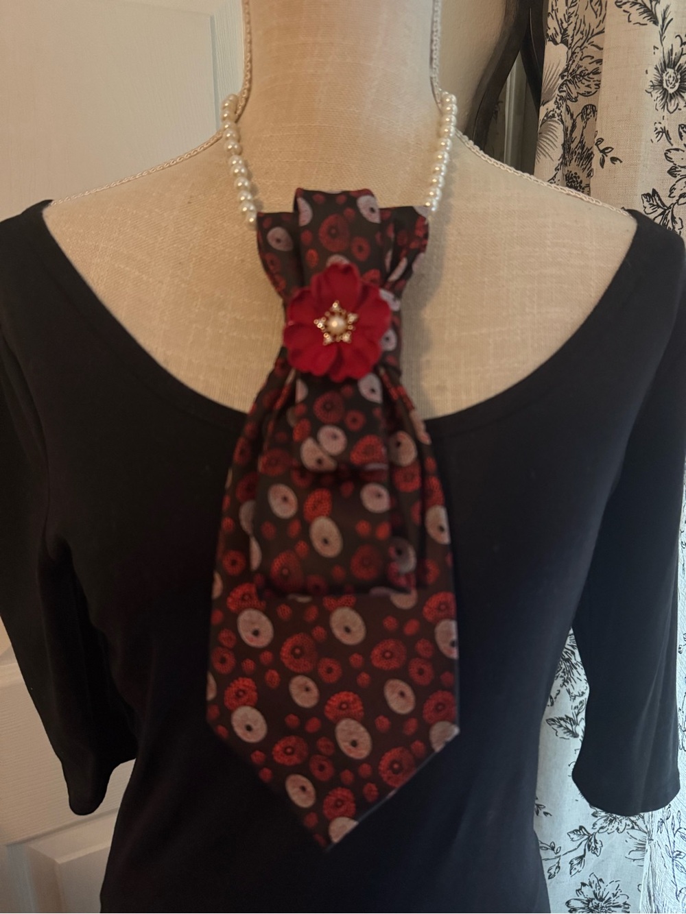 Red and Black Floral Accent Tie Necklace